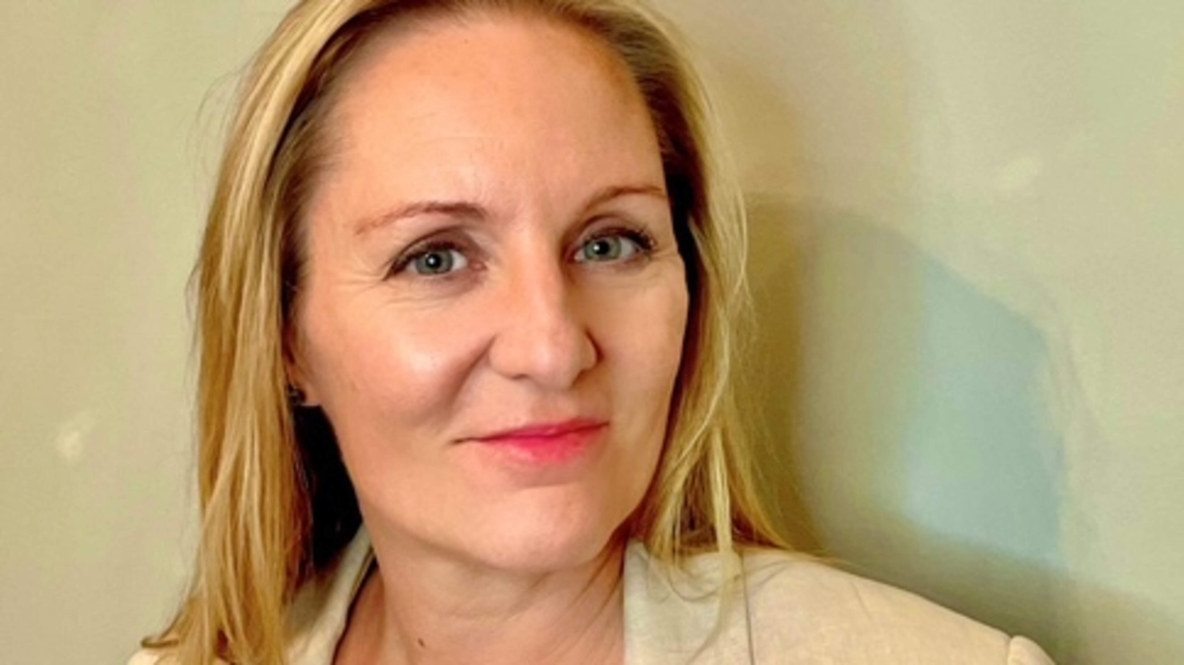 Jo Furniss’s Killer Twist keeps to her word, as a pompous writer is found murdered in a sauna at a literary festival